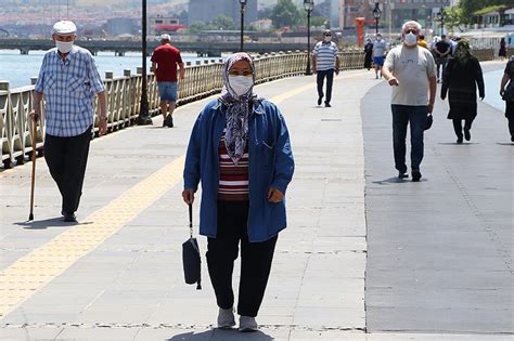 İ­s­t­a­n­b­u­l­­d­a­ ­6­5­ ­y­a­ş­ ­v­e­ ­ü­z­e­r­i­ ­i­ç­i­n­ ­s­o­k­a­ğ­a­ ­ç­ı­k­m­a­ ­k­ı­s­ı­t­l­a­m­a­s­ı­